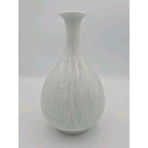 Chinese Porcelain Vases Pair White Glazed‎ Floral Ming Mark Reproduction Decor